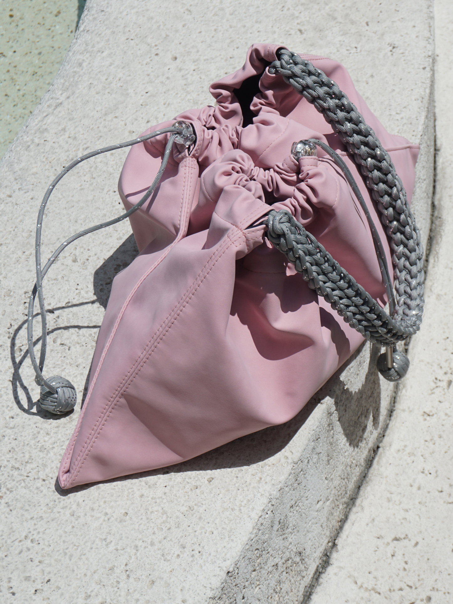 Twin Tote 02