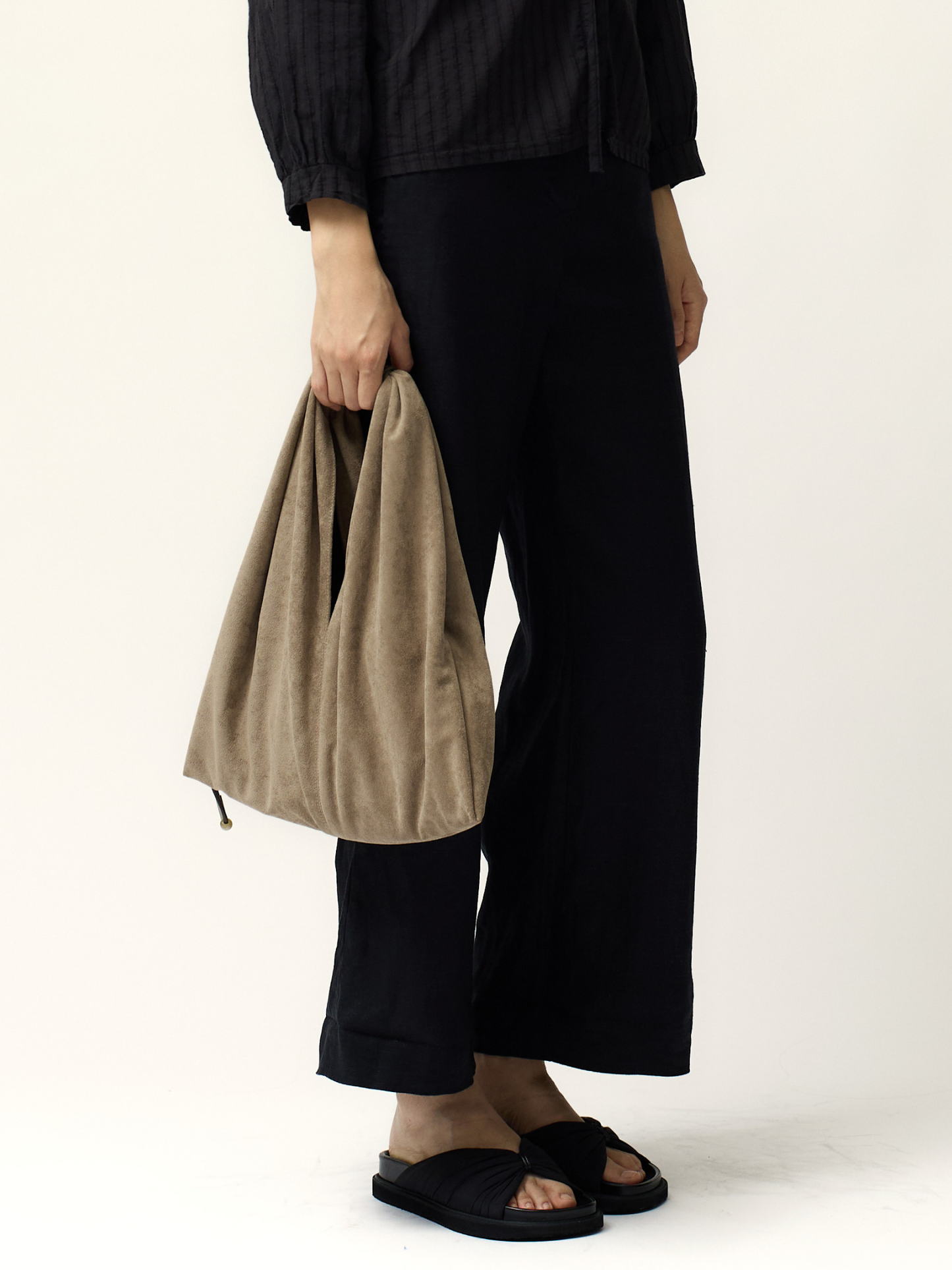 [Pre-Order] Unnamed Slouch Bag Medium